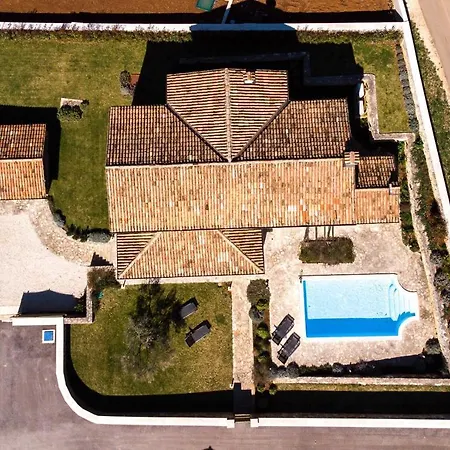 Avalon - Luxury With Pool In The Centre Of Istria ヴィラ *