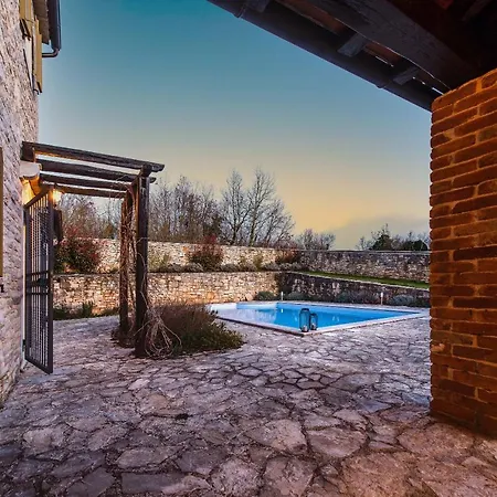 Avalon - Luxury With Pool In The Centre Of Istria Tinjan