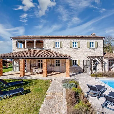 Avalon - Luxury With Pool In The Centre Of Istria Vila