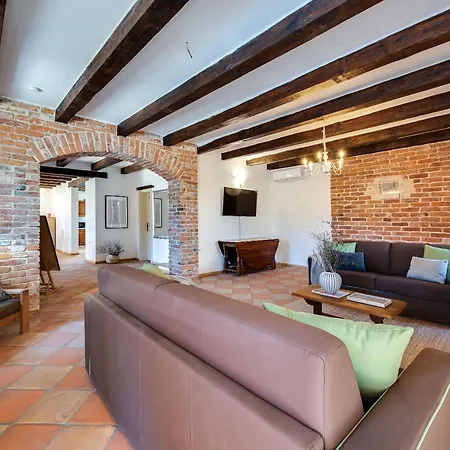 Villa Avalon - Luxury With Pool In The Centre Of Istria