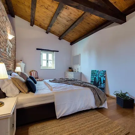 Avalon - Luxury With Pool In The Centre Of Istria ヴィラ *